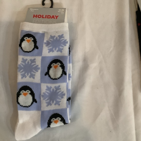 5 pair Christmas Socks - Picture 4 of 7